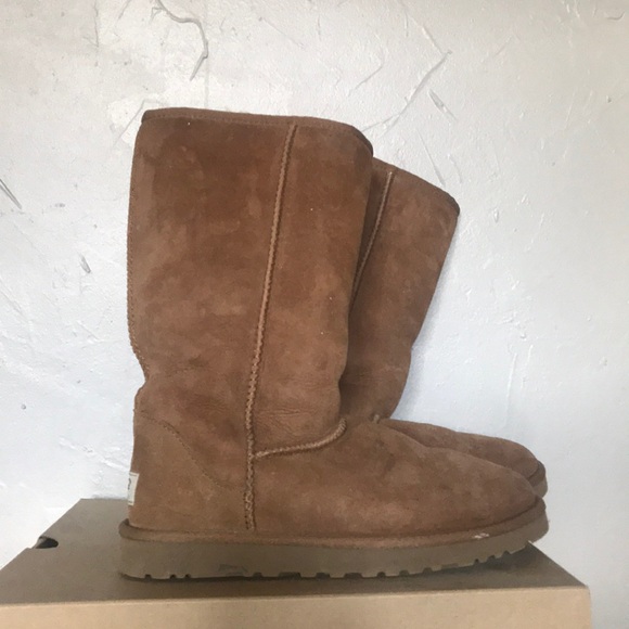 UGH boots - Picture 2 of 4